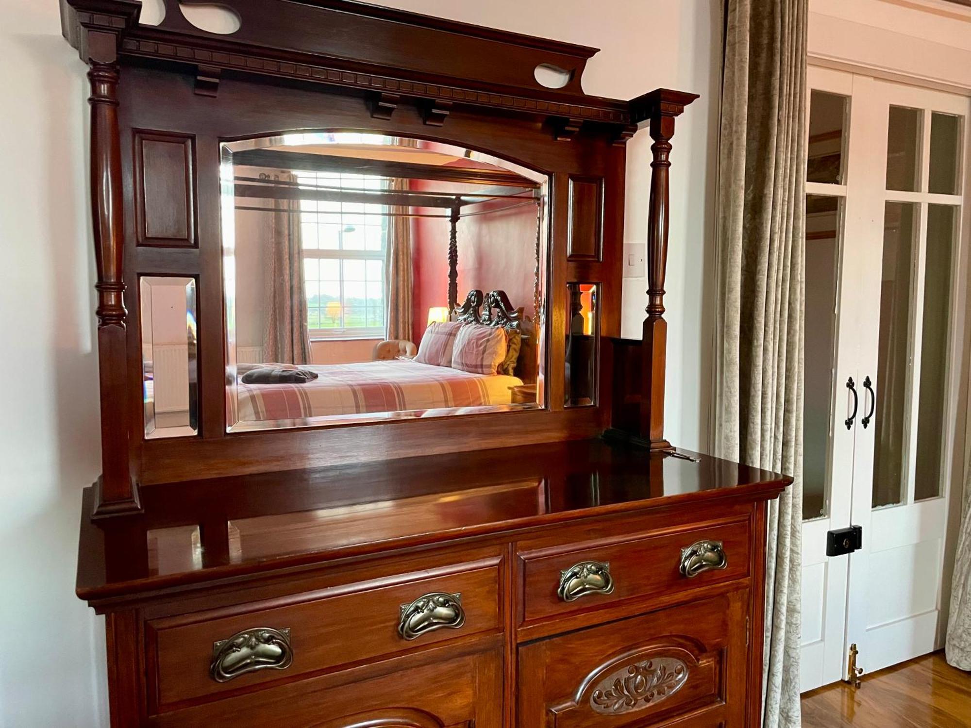 Spacious 3 Bedroom Garden Apartment In Snowdonia National Park Garndolbenmaen ภายนอก รูปภาพ