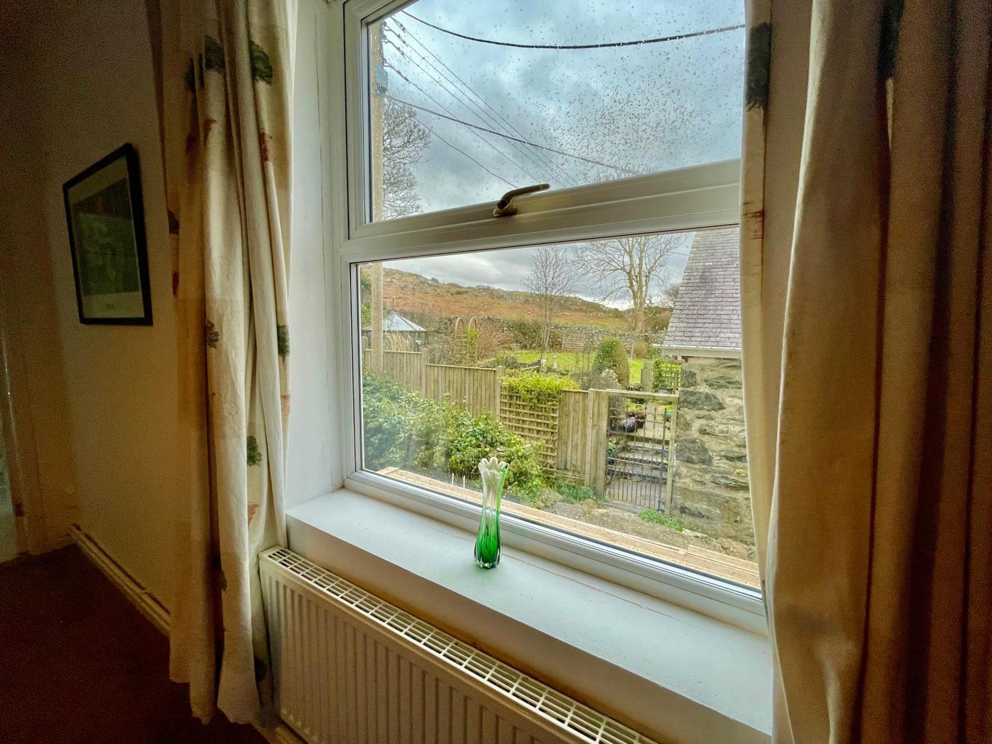 Spacious 3 Bedroom Garden Apartment In Snowdonia National Park Garndolbenmaen ภายนอก รูปภาพ