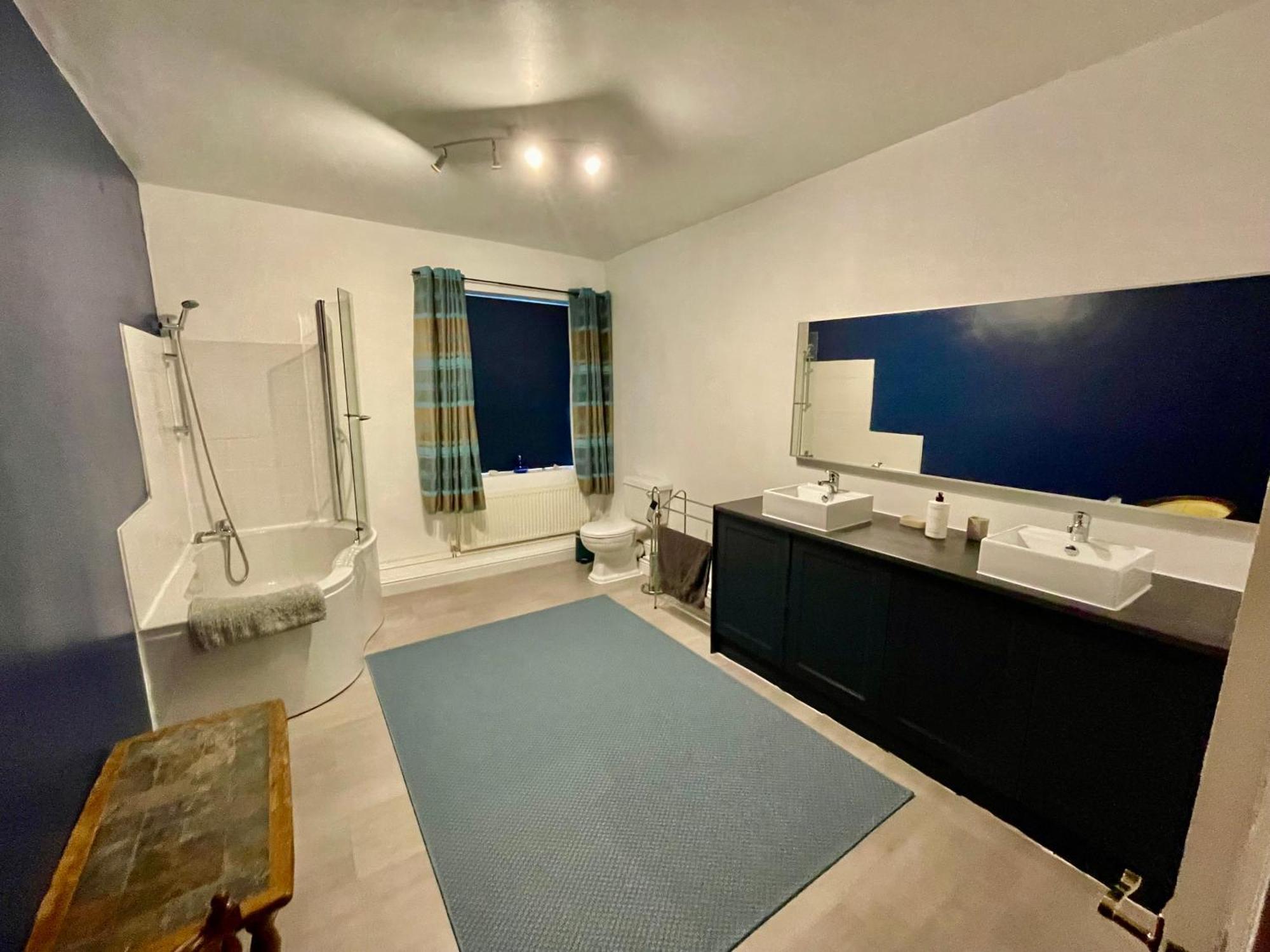 Spacious 3 Bedroom Garden Apartment In Snowdonia National Park Garndolbenmaen ภายนอก รูปภาพ