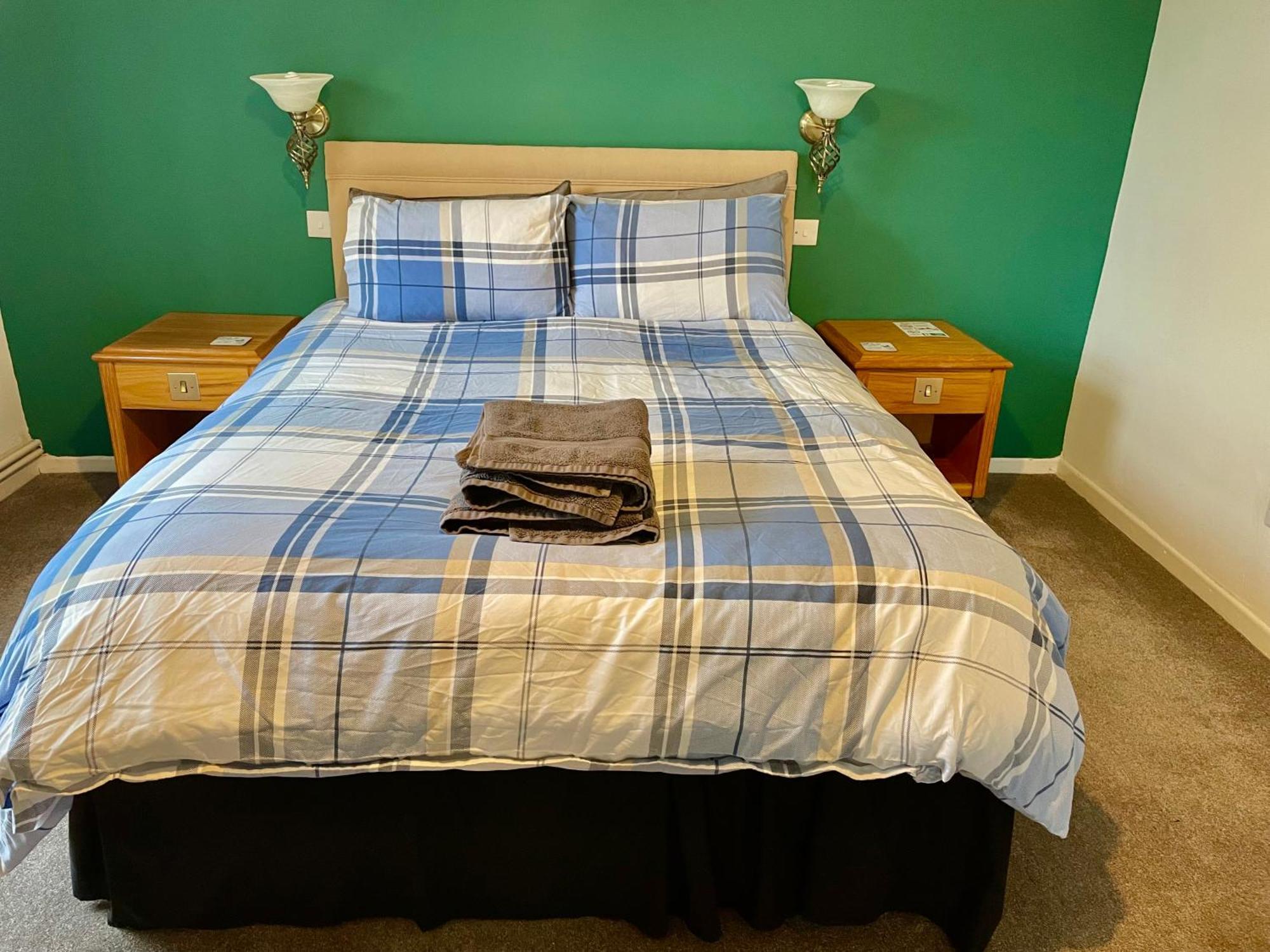 Spacious 3 Bedroom Garden Apartment In Snowdonia National Park Garndolbenmaen ภายนอก รูปภาพ